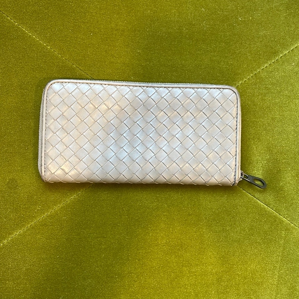 Authentic Bottega Veneta Zip Wallet